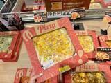 「「500円台でこのクオリティ!?」スーパー“TOP”の惣菜ピザが衝撃の豪華さ。値段と量に驚く“大満足ボリュームの4品”とは」の画像7
