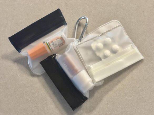 バッグの“小物迷子”問題が一発で解決！ セリア110円「miniジッパーケース」が使い勝手よすぎた