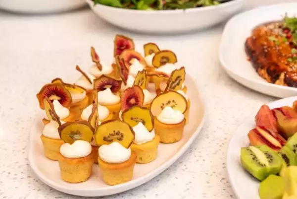 「本場の食文化に驚き…「皮ごと食べる人も珍しくない」ニュージーランドで聞いた“キウイを最高に楽しむ方法”」の画像