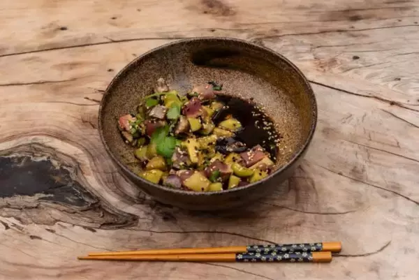 「本場の食文化に驚き…「皮ごと食べる人も珍しくない」ニュージーランドで聞いた“キウイを最高に楽しむ方法”」の画像