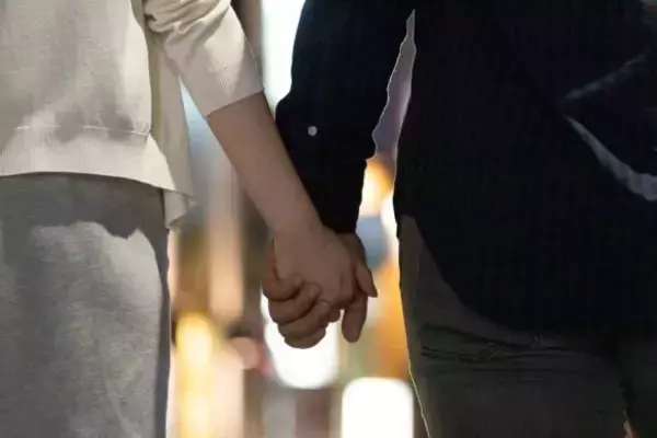 「彼の電話にうっかり出ると「パパ〜？」とまさかの人物が…温泉デートが“地獄”に変わった／恋愛人気記事BEST」の画像