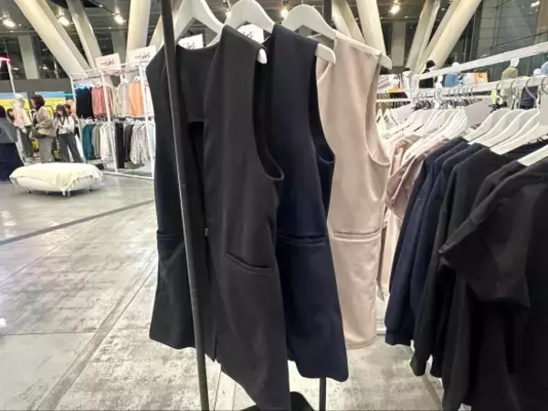 「上下で3000円台には見えない！ワークマンが“おでかけ服”に本気出してきた「ハレナリー」シリーズ」の画像