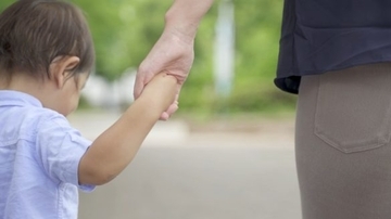 バスで大泣きの赤ちゃんに年配男性が嫌味、すかさず言い返してくれたのは…／子育て人気記事BEST