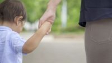 バスで大泣きの赤ちゃんに年配男性が嫌味、すかさず言い返してくれたのは…／子育て人気記事BEST