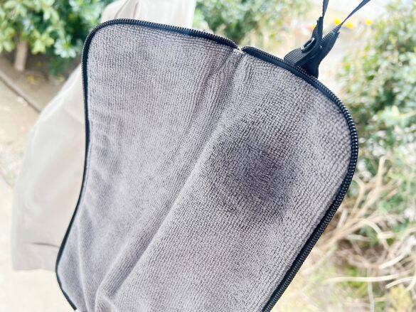 「こんなの欲しかった！」無印良品の990円“傘袋”が優秀。濡れた折りたたみ傘をカバンに入れても安心
