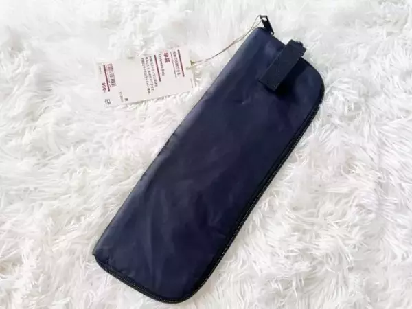 「「こんなの欲しかった！」無印良品の990円“傘袋”が優秀。濡れた折りたたみ傘をカバンに入れても安心」の画像
