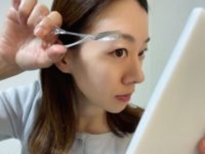 「気づくとボサ眉に…」老け見えしがちな40代の眉毛、ダイソーアイテムで超自然に整えられた！