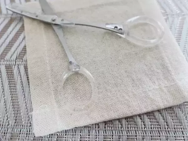 「「気づくとボサ眉に…」老け見えしがちな40代の眉毛、ダイソーアイテムで超自然に整えられた！」の画像