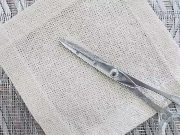 「「気づくとボサ眉に…」老け見えしがちな40代の眉毛、ダイソーアイテムで超自然に整えられた！」の画像