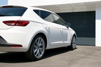 ギャーッ！深夜に帰宅したら、隣人の車が“恐ろしいこと”に。翌日、お隣の奥さんに聞いてみたら…／びっくり体験人気記事BEST