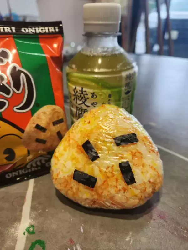 「「これがおにぎり!?」れん乳、チョコパイ、馬刺し丼まで！おにぎりアートの作者を直撃「真剣にふざけている状態です（笑）」」の画像