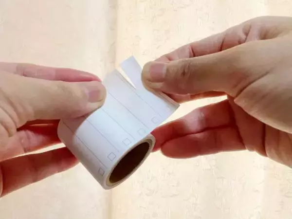 「もう普通の付箋に戻れない！無印の「ロール付箋紙」が名品すぎた…技アリなポイントは」の画像