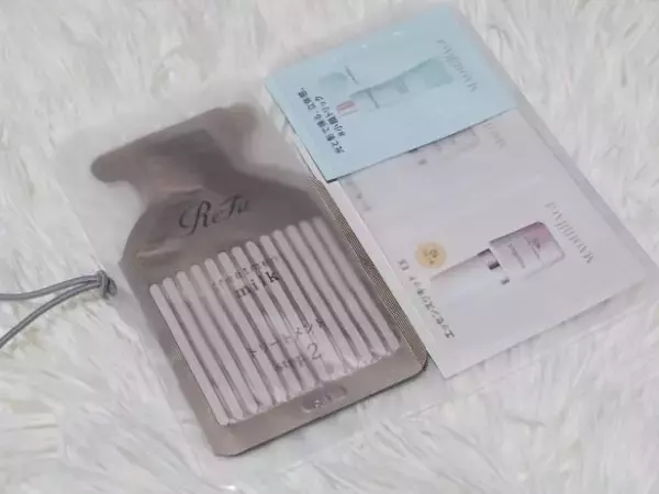 「優秀すぎる！リップ、目薬…“バッグにそのまま入れて行方不明”がなくなる！ダイソーのうす〜いポーチが“買い”だった」の画像