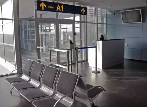 「ねぇ、なにしてんの？」婚前旅行中に彼が不可解な行動、邪魔してきたのは意外な相手だった／結婚人気記事BEST