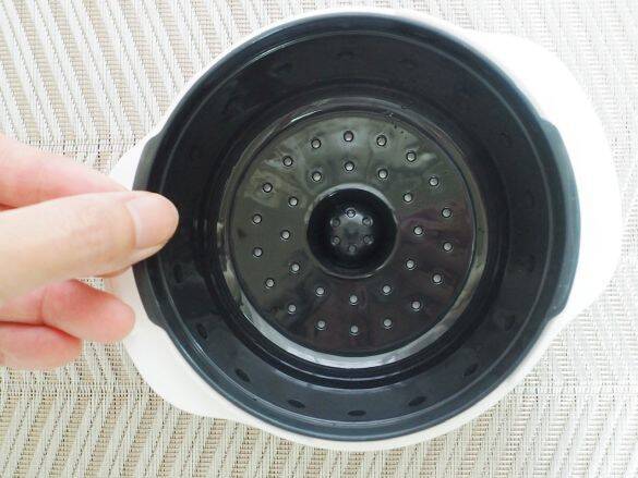 我が家の冷凍ごはんに革命が起きた！ダイソーの専用容器 vsラップを徹底比較したら“驚きの違い”