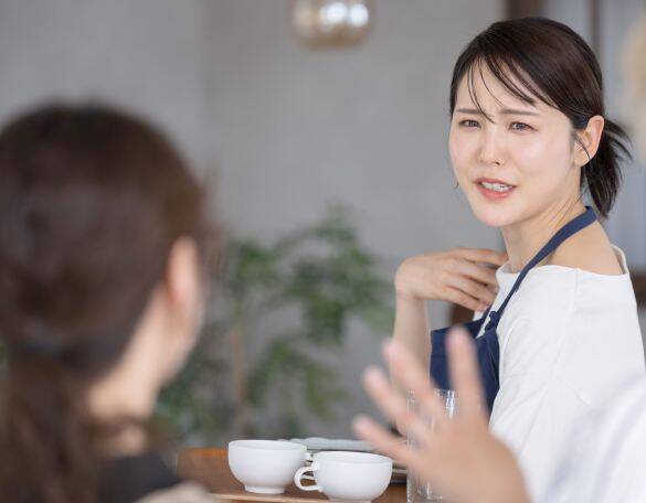 衝撃…ドリンクバーで「水筒に詰め替えるおばさん」を目撃！ 店員の注意にも“ありえない反論”