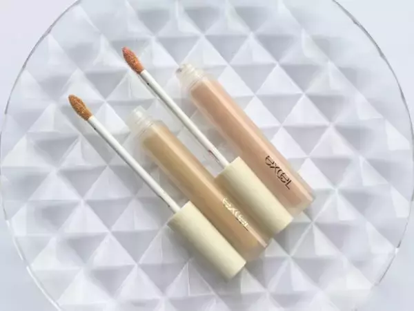 「SNSで話題「ファンデなし、コンシーラーだけでメイク」は40代もアリ？ 48歳が試した結果が「想像を超えていた」」の画像