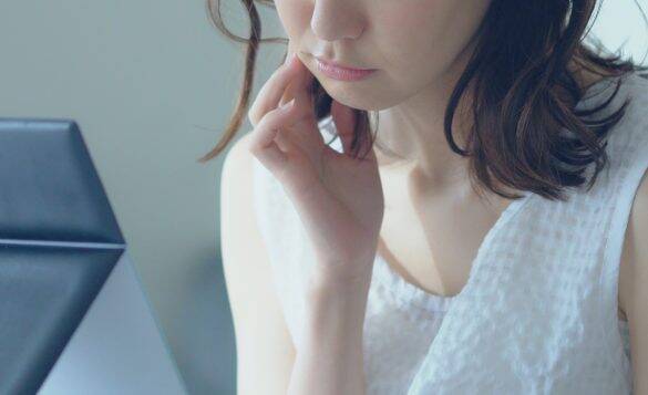 思わずビンタ！虫に刺された顔を見て、彼氏が放った最低な言葉とは／恋愛人気記事BEST