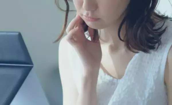 「思わずビンタ！虫に刺された顔を見て、彼氏が放った最低な言葉とは／恋愛人気記事BEST」の画像