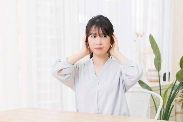 自慢や昔話が止まらない相手、傷つけずに止める方法は？ ファーストクラスCAの“大人の返し方”