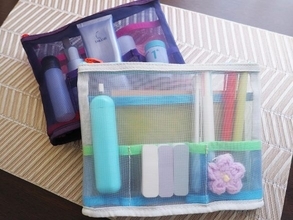 「使い勝手が最強！」ファミマの790円ポーチが優秀すぎてビックリ。使い倒したらリピ確定