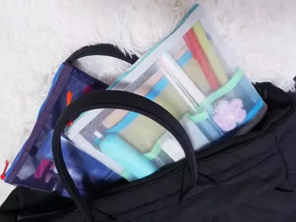 「何を入れてもかわいくなっちゃう！ ファミマカラーの「メッシュポーチ」が優秀すぎ。ストレンジャー・シングスとのコラボも」の画像