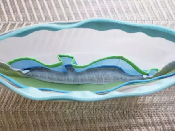 「何を入れてもかわいくなっちゃう！ ファミマカラーの「メッシュポーチ」が優秀すぎ。ストレンジャー・シングスとのコラボも」の画像