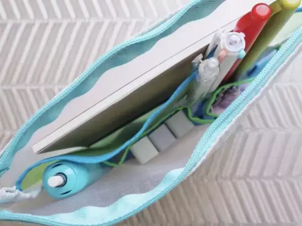 「何を入れてもかわいくなっちゃう！ ファミマカラーの「メッシュポーチ」が優秀すぎ。ストレンジャー・シングスとのコラボも」の画像