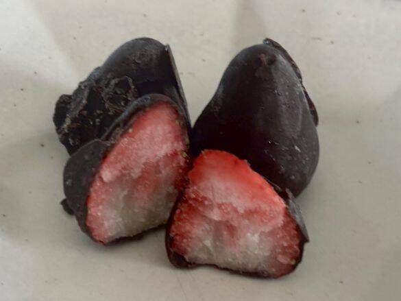 「この値段でいいの？」1個172円“チョコトリュフ”の高級感が凄すぎる！業務スーパーの冷凍スイーツ5選