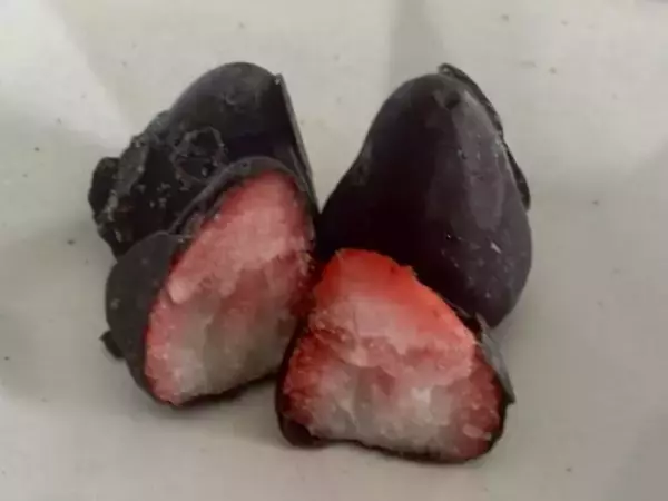 「「この値段でいいの？」1個172円“チョコトリュフ”の高級感が凄すぎる！業務スーパーの冷凍スイーツ5選」の画像