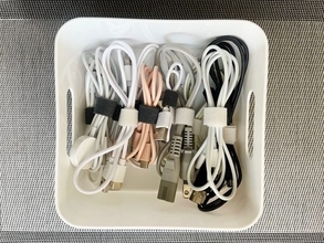 バッグの中の「ケーブル収納」は無印良品の“大バズりテープ”が正解だった！アイディア万歳の仕掛けに感動