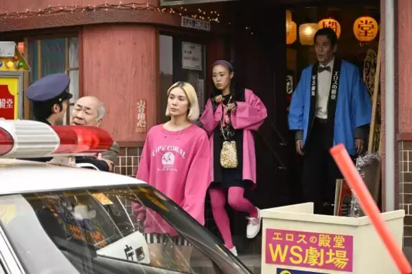 「ついに紐パンの紐を解き…秋元才加の脱ぎっぷりが潔い。AKB48劇場で鍛えられた本物感 ｜ドラマ『もしがく』第2話」の画像