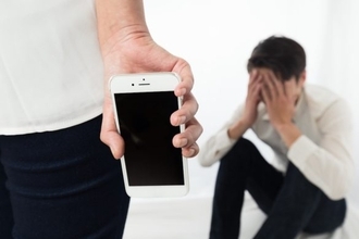 娘の夫の不倫を目撃してしまった、53歳の母親。“かっこよすぎるひと言”で制裁を加える