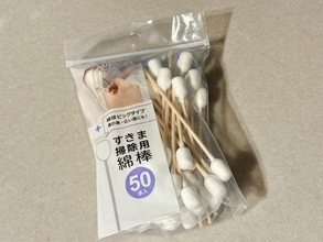 年末、家じゅうの“すきま汚れ”が一気に落ちる気持ちよさ…！ 100均「すきま掃除用綿棒」が、1本2円なのに優秀すぎた