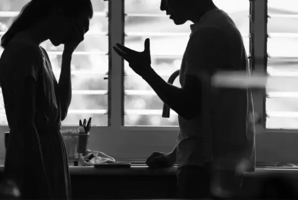 「“真面目で完璧主義”な父親はなぜ5歳の娘を死なせたのか。目黒虐待死事件、加害父の歪んだ正義感とはーー事件追うルポライターが語る」の画像