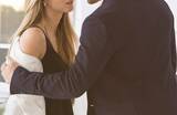 「なぜ？妻と楽しく海外旅行のはずが…出国審査で不倫がバレて地獄に／結婚人気記事BEST」の画像2