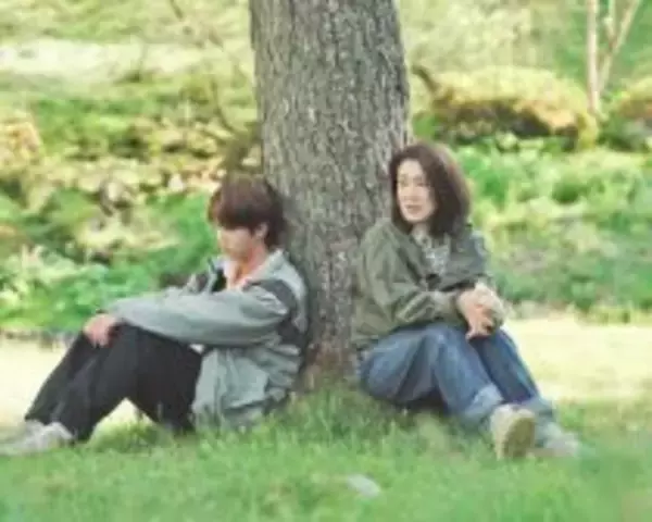 「「ようやく“社会人としてスタート”した」65歳・ベテラン女優が“年齢で役が減る”業界で打ち破りたいこと」の画像