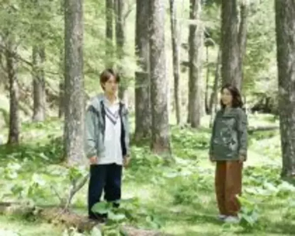 「「ようやく“社会人としてスタート”した」65歳・ベテラン女優が“年齢で役が減る”業界で打ち破りたいこと」の画像