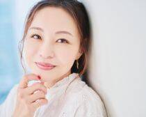50歳・インリン「メンタルが崩壊しかけた」日本での“孤独な産後”を明かす。今は朝6時起きで市場へ通う3児の母に