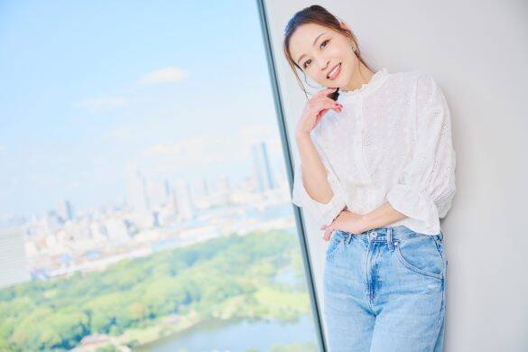 50歳・インリン「メンタルが崩壊しかけた」日本での“孤独な産後”を明かす。今は朝6時起きで市場へ通う3児の母に