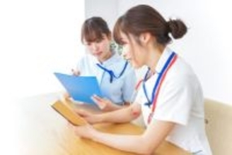 新人看護師の居眠りを注意したら、後日電話してきた“まさかの人物”。裏切られた気分に…／びっくり体験人気記事