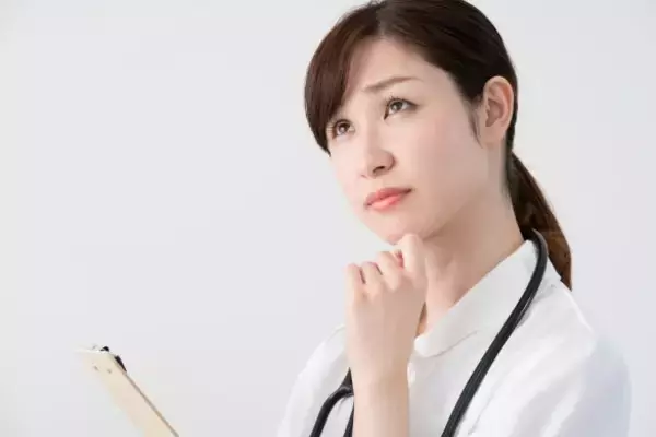 「新人看護師の居眠りを注意したら、後日電話してきた“まさかの人物”。裏切られた気分に…／びっくり体験人気記事」の画像