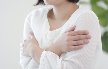 義父が生後3か月の孫を勝手に抱き、さらに自分の◯◯を…義父の奇行がシンプルに気持ち悪すぎた／2025 人気記事top5