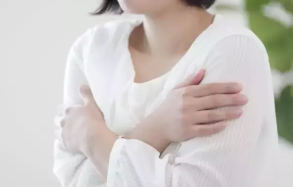 義父が生後3か月の孫を勝手に抱き、さらに自分の◯◯を…義父の奇行がシンプルに気持ち悪すぎた／2025 人気記事top5