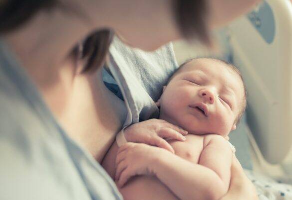 義父が生後3か月の孫を勝手に抱き、さらに自分の◯◯を…義父の奇行がシンプルに気持ち悪すぎた／2025 人気記事top5