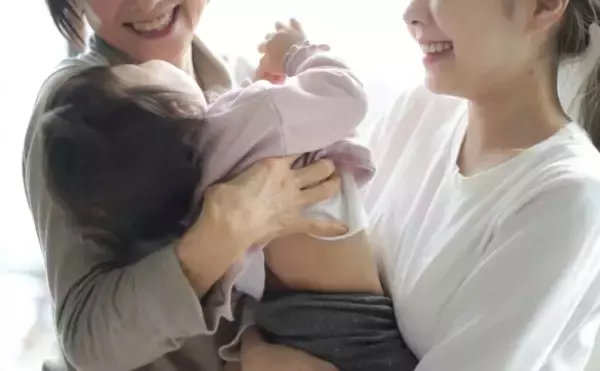 「義父が生後3か月の孫を勝手に抱き、さらに自分の◯◯を…義父の奇行がシンプルに気持ち悪すぎた／2025 人気記事top5」の画像