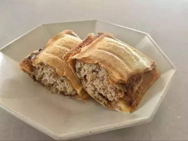 「レンジなのに“外カリッ中トロ”!? 3COINSで即完売した「伝説の名品」が待望の再販。ほったらかしで“極上の朝食”ができる商品が凄すぎた」の画像