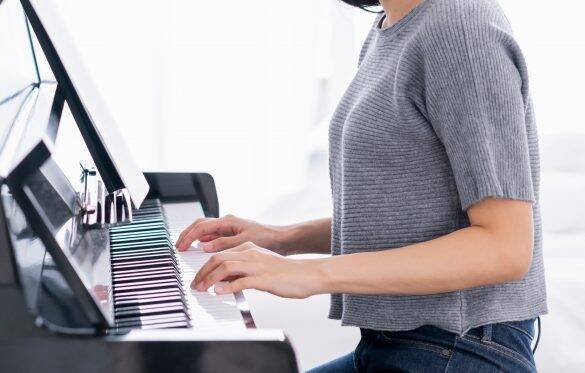 33歳女性中学教師、12年ぶりに再会した教え子に恋して悲劇。100万円を失う／恋愛人気記事BEST