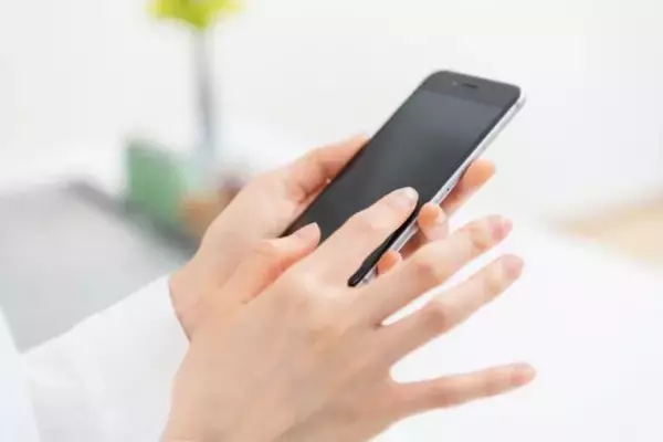 「33歳女性中学教師、12年ぶりに再会した教え子に恋して悲劇。100万円を失う／恋愛人気記事BEST」の画像