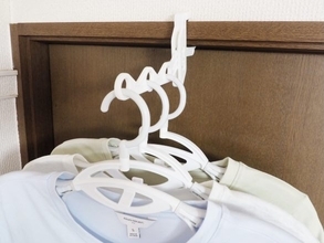 「もう洗濯物を干す場所がない！」を110円で解決。ダイソーの“挟むだけラック”が便利すぎた